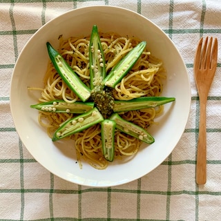 麺にひと手間で抜群に美味い！シソとオクラのパスタ